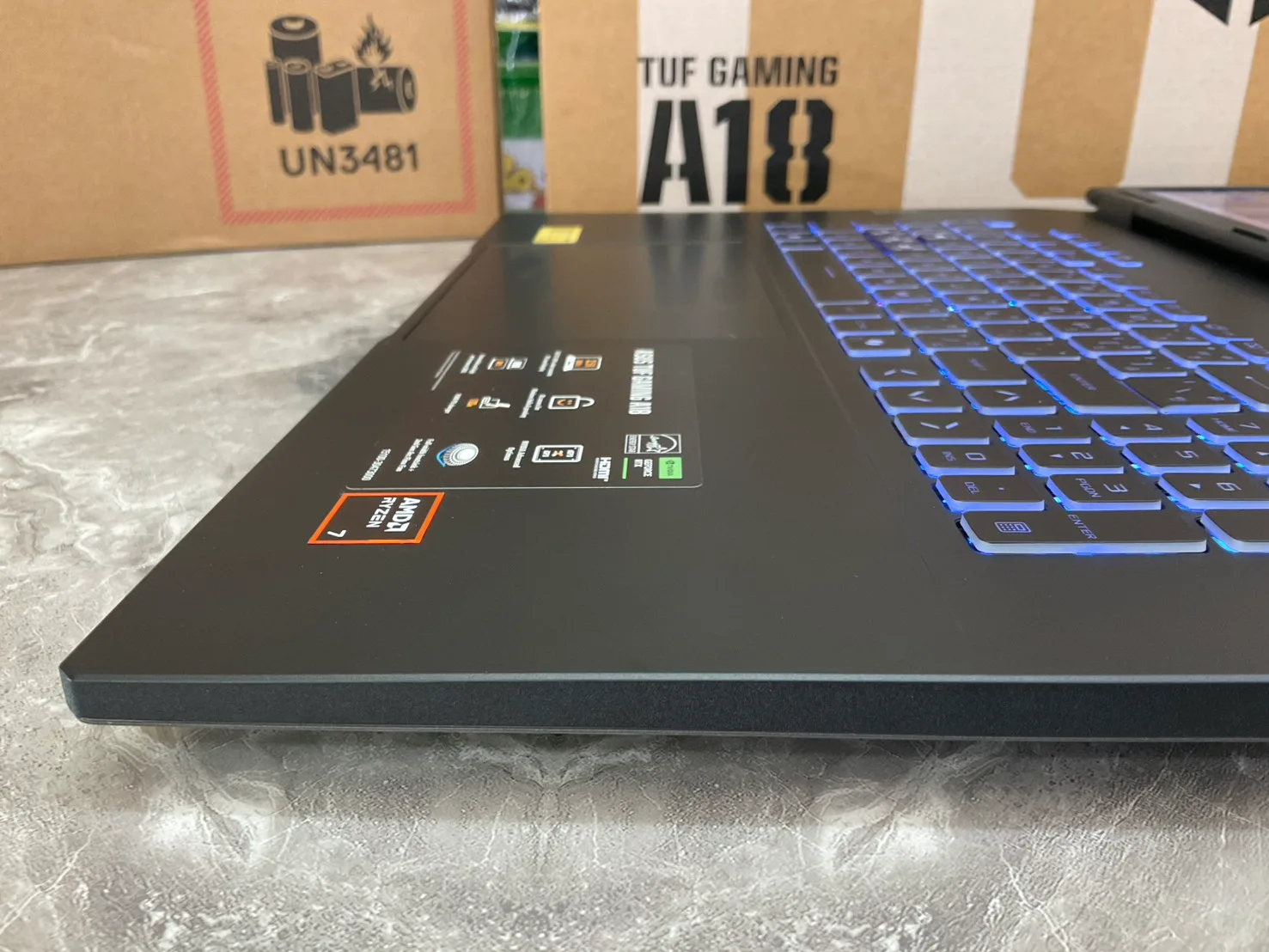 Asus TUF Gaming A18 FA808UH-S9008W 3