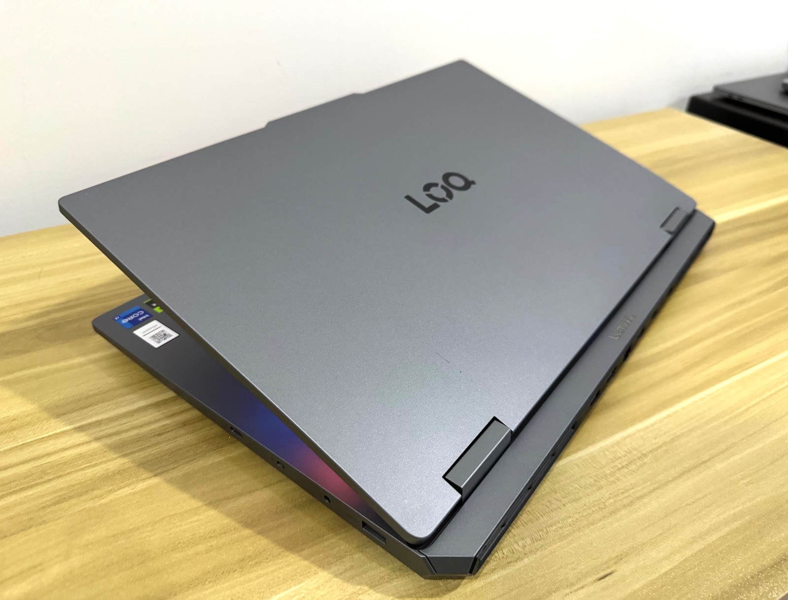 Lenovo LOQ17 4