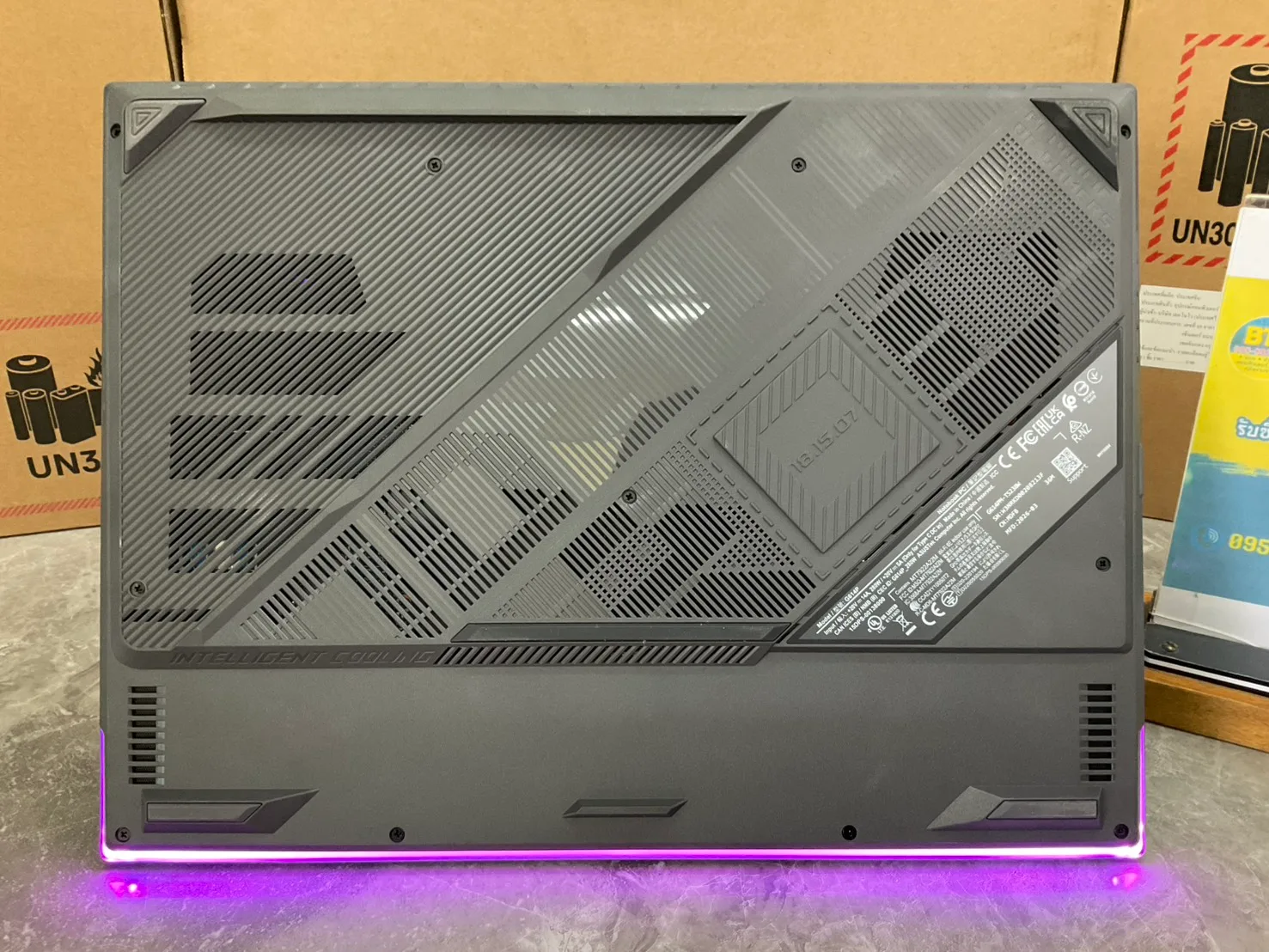 Asus ROG Strix G16 G614PM-TS238W 2