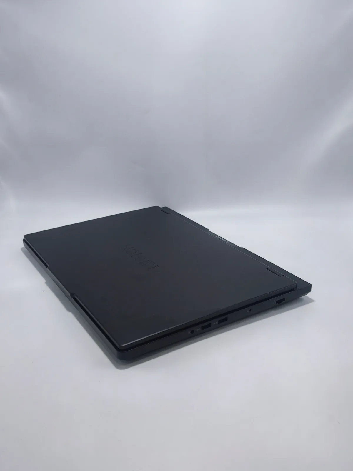 Lenovo legion Pro 5 16IAX10H 4