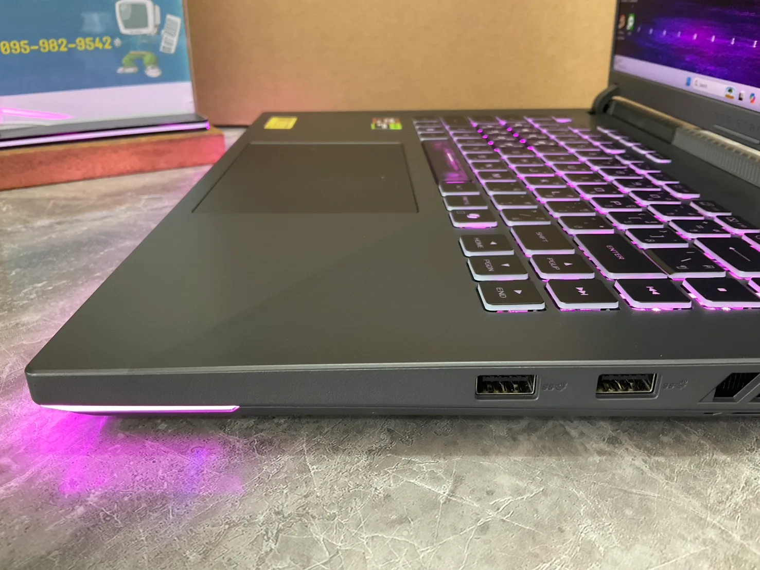 Asus ROG Strix G16 G614PM-TS238W 4