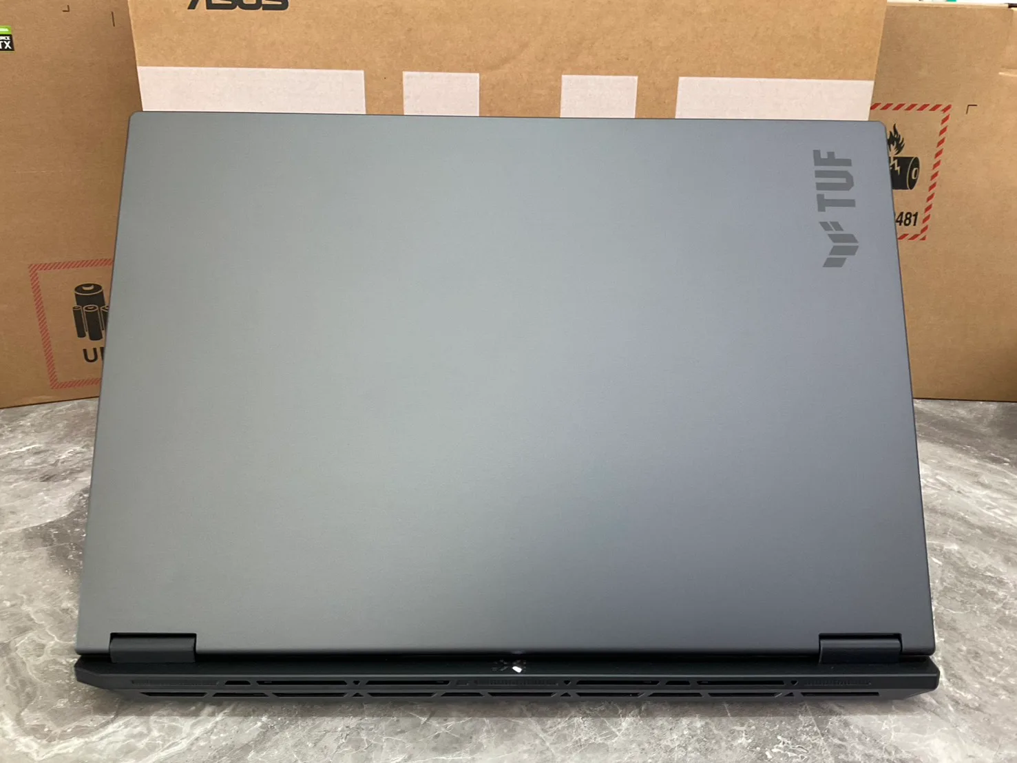 Asus TUF Gaming A18 FA808UH-S9008W 4