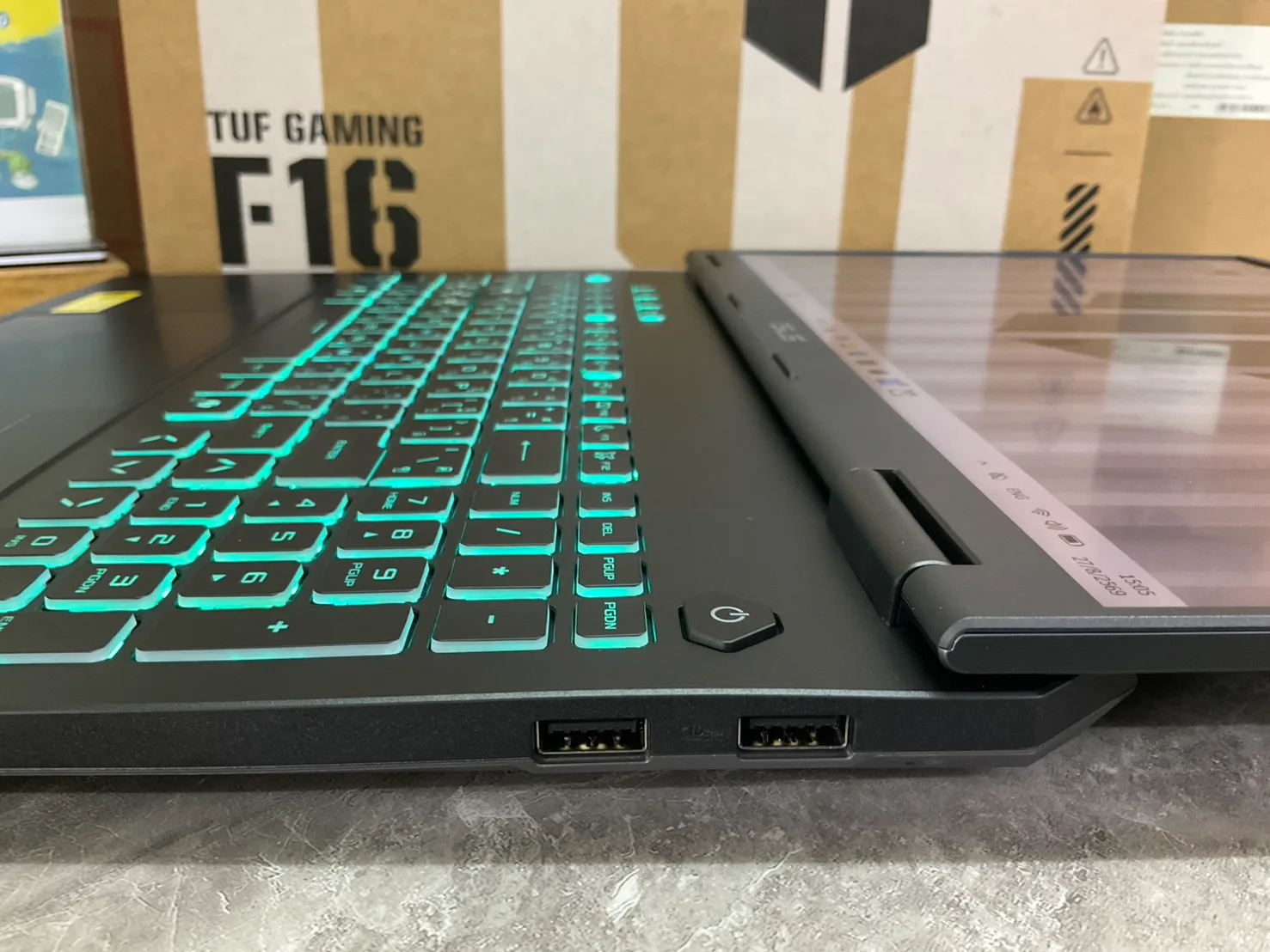Asus TUF Gaming F16 FX608JMI-TU237W 4